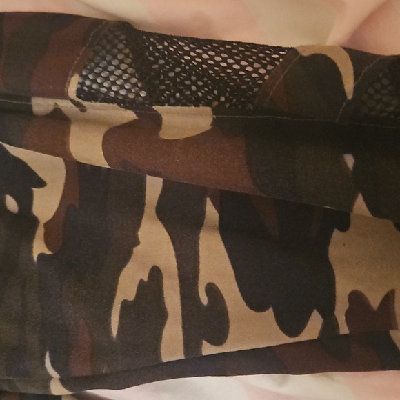 Very Soft Camo Jogger Pants With Netted Sides XL - Picture 4 of 6